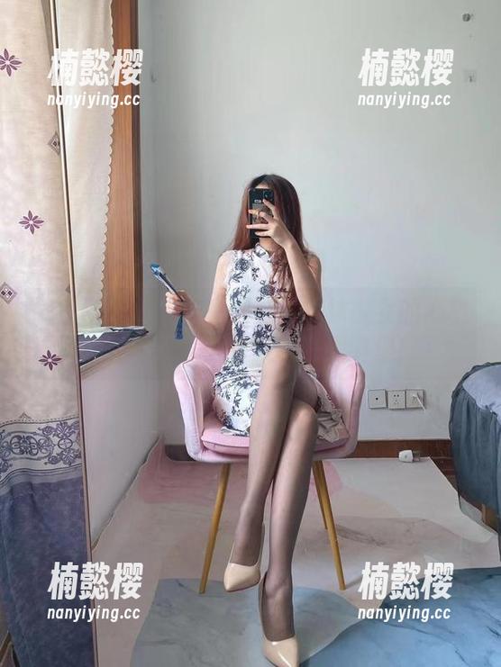 微密圈 - 校服写真图包：提袜少女的心机和她的小惹人爱就藏在细节里！