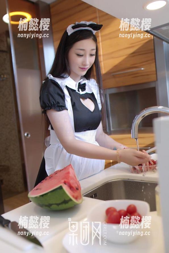 果团网-黄歆苑 果团网 - 网盘飞艇,载着黄歆苑和她的裤里丝,慢慢降落