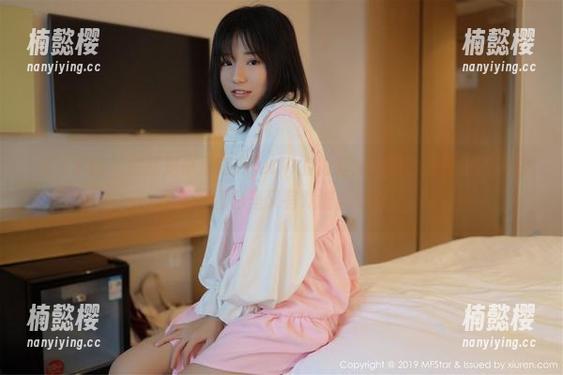 模范学院-小果冻儿jelly 模范学院 - 这就是小果冻儿jelly的比基尼心情?原图中满满的欢乐,图包里又有戏谑的时刻。