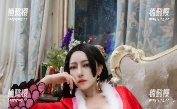 定制兔女郎系列：樱晚gigi，图片中的每一种神情都在暗示“别问”。
