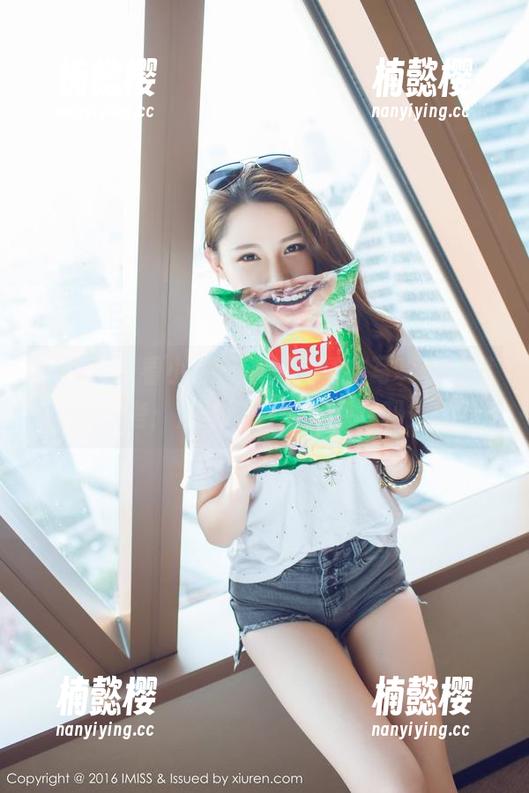 爱蜜社 - 看小热巴最新的睡衣写真，不禁思考：应该再买一套睡衣吗？