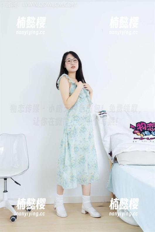 物恋传媒-小晴天 物恋传媒 - 小晴天白色图包!免费领取,让你在微博上多一个写照!