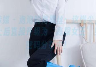 物恋传媒 – 泡泡的薄黑丝：这脚尖加固款，穿上后直接升级为‘高跟女王’！原图密码分享中！