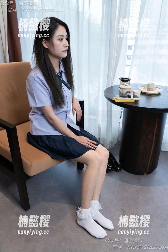 甜予摄影-胡桃 甜予摄影 - 胡桃的皮鞋隐晦地抛出一份“观看”邀请函