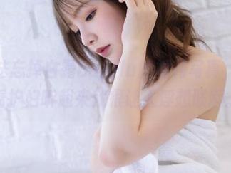 永远无法忘掉白露Bululu的福利写真，这家庭看护妇听起来就很让人浮想联翩。