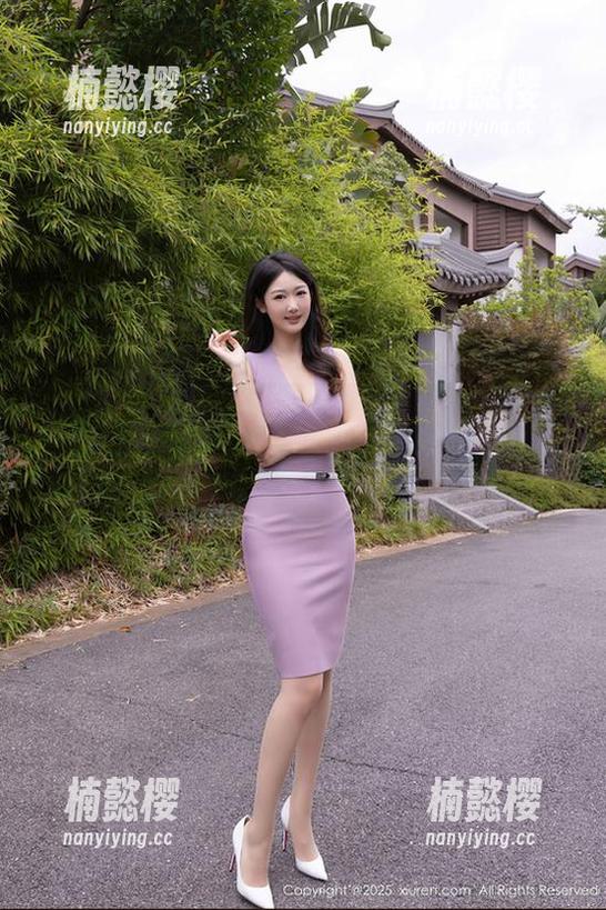 秀人网-Candy糖糖 秀人网 - 作品里的镂空,Candy糖糖一转身,我竟然忘了自己在看什么,只是沉醉了。