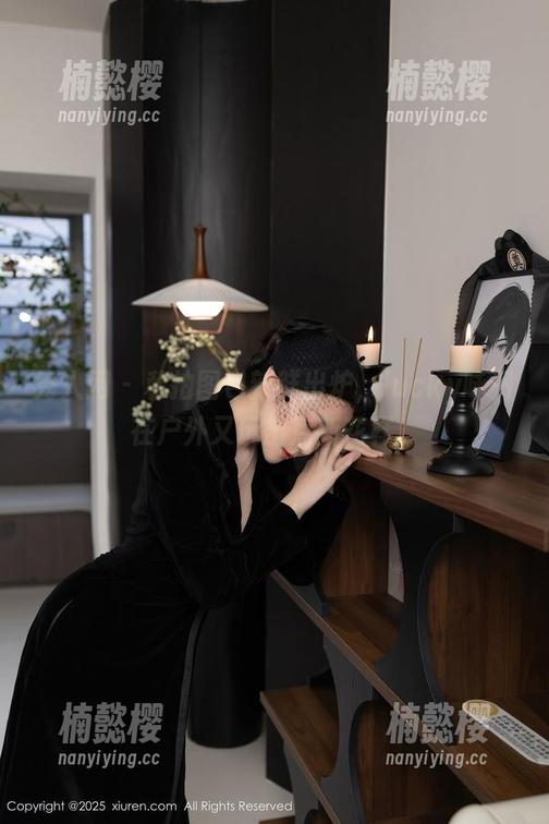秀人网-lucky咏丹 秀人网 - 私拍图包新鲜出炉,lucky咏丹在户外又玩出点新花样。