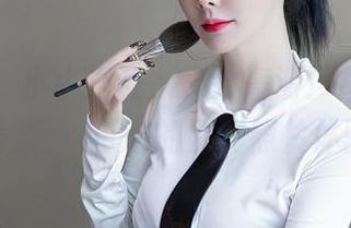 秀人网 – 小小浴缸，大大高清！周周不吃香菜ने带来的别样照片体验