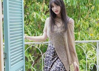 秀人网 – 夏诗诗Sally的清纯气息，全套图包唤醒无尽联想。