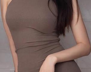 秀人网 – 小逗逗和她的旗袍，图片中的风格太难以言喻了，下载后再细品