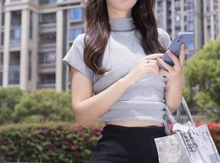 秀人网 – 果儿victoria的在线图集里，制服带来了逐渐熟成的美感