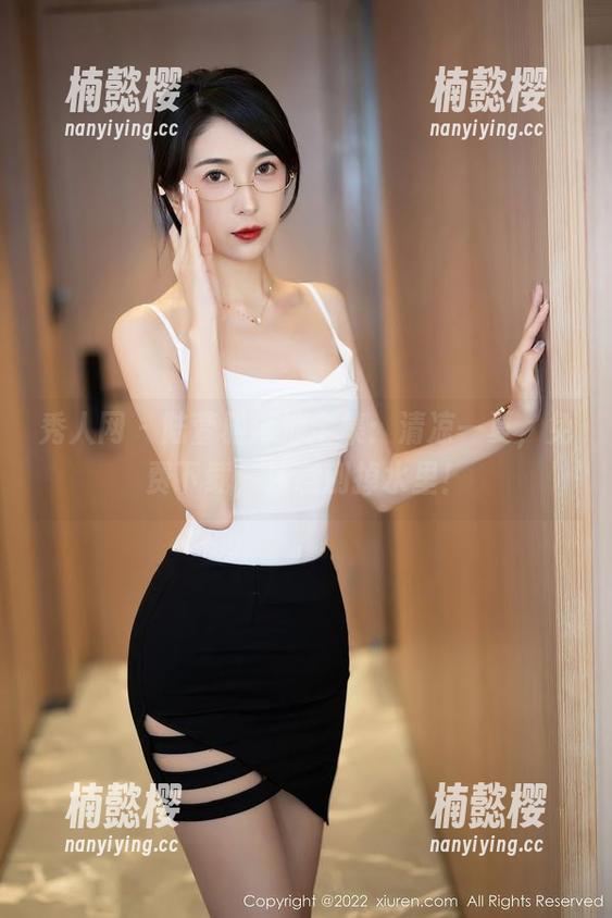 秀人网 - 陆萱雅泳池全集：清凉一夏，免费下载，注意别掉水里！