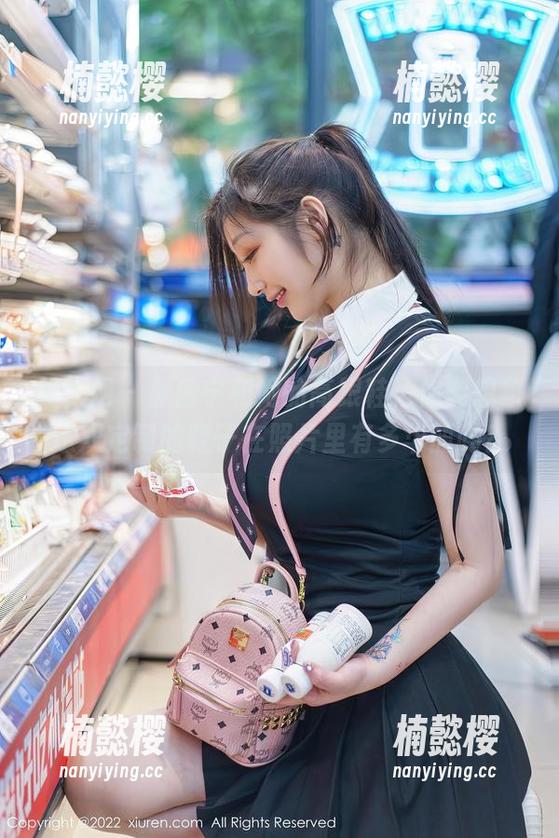 秀人网 - 静颜宁和她的高跟鞋，你能想象这双定制的鞋子在照片里有多华丽吗？