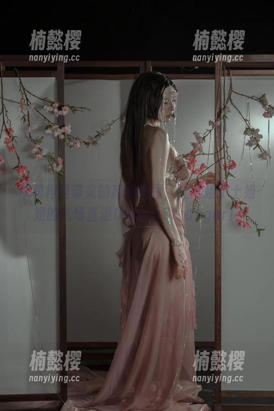 秋和柯基带来的高清美图，让病娇护士姐姐的气场直逼DoctorStranger！
