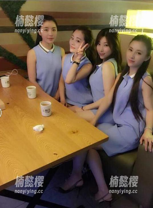 紫色哒豚豚 微密圈 - 紫色哒豚豚的新宠:吊带白丝,别忘了顺手下载哦