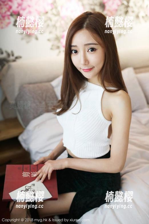 美媛馆-王馨瑶 美媛馆 - 当王馨瑶穿上那套校服—瞧,连风都带着点校园气息。
