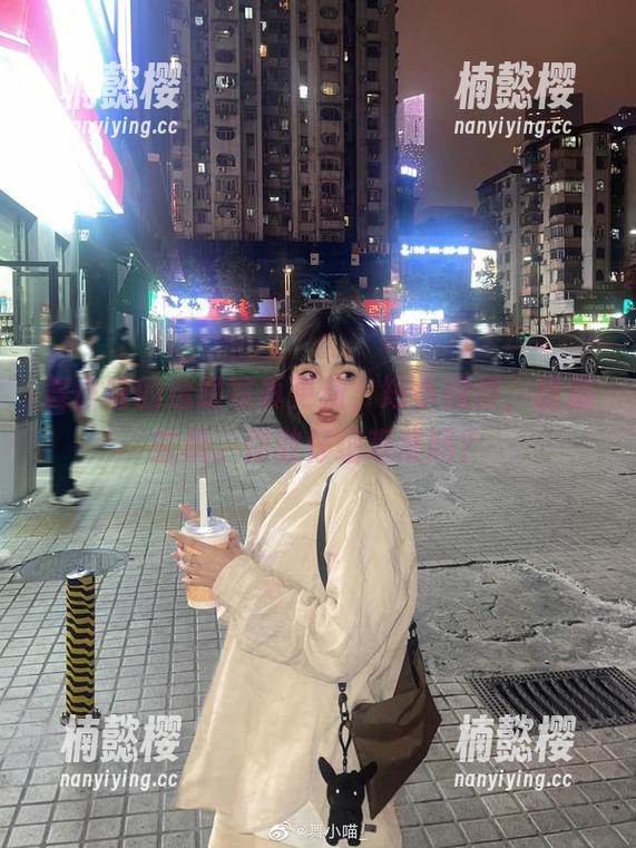 舞小喵的透明写真更新，短小精悍，暗藏玄机。你敢仔细观察吗？