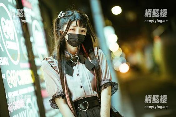落落Raku 看落落Raku如何穿白衬衫,免费合集抢先欣赏,别太羡慕哦!