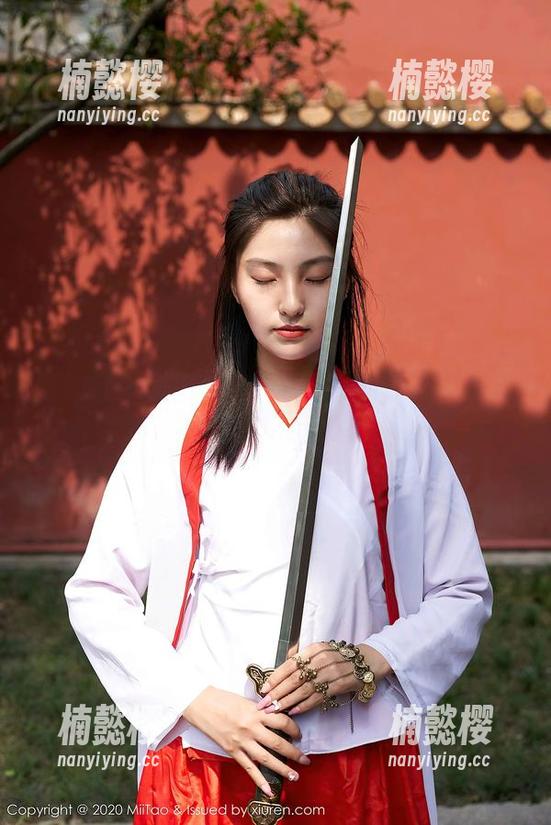 蜜桃社 - 美图分享：当你和杏子一起追求瑜伽的“完美”