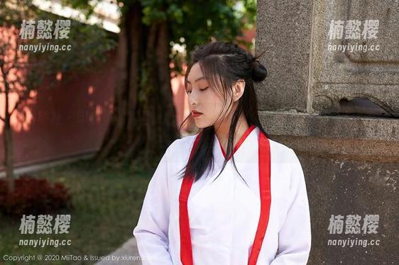 蜜桃社 - 印象里的露西Lucy又白又仙，合集里的套图竟然让我联想到了漂洗粉…