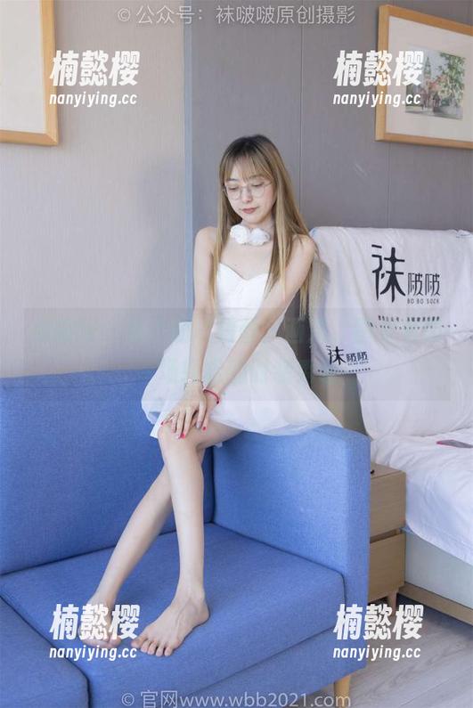袜啵啵-稚予 袜啵啵 - 稚予的“白丝”画风,图看着像一场轻松的时装秀哦