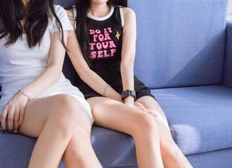 袜啵啵 – 看苏苏的白棉袜套图，我在想，袜子应该可以成为新的时髦标配吧？