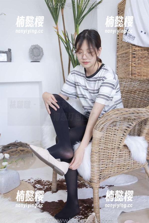 袜啵啵 - 看到苏苏在旗袍里，壁纸也羞愧得想打包回家