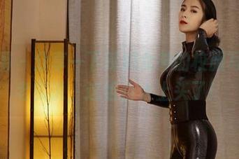 微密圈 – 分享一下辣妈女神的校服写真，老实说，这组合太上头了！