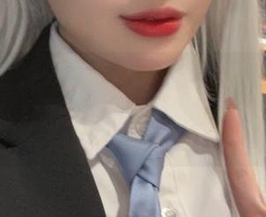 不只是一件“套装”，阿九从不咕咕全集里的细节好得让人懵，喜欢明晃晃的展现。
