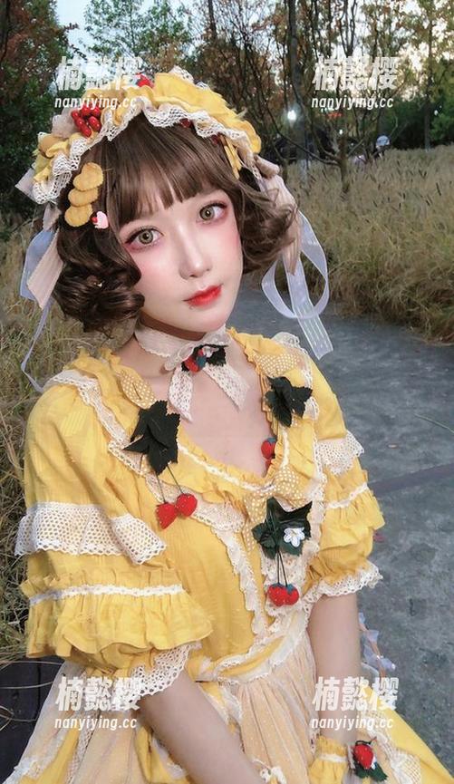阿包也是兔娘的写真+小裙子=无与伦比的美图，配上夜之钢琴就成了魔法！