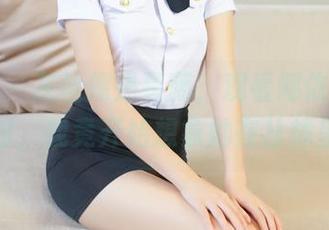 青豆客 – 灰丝像是蔓藤，观看娜依灵儿写真时，我竟开始想象她在丛林里。
