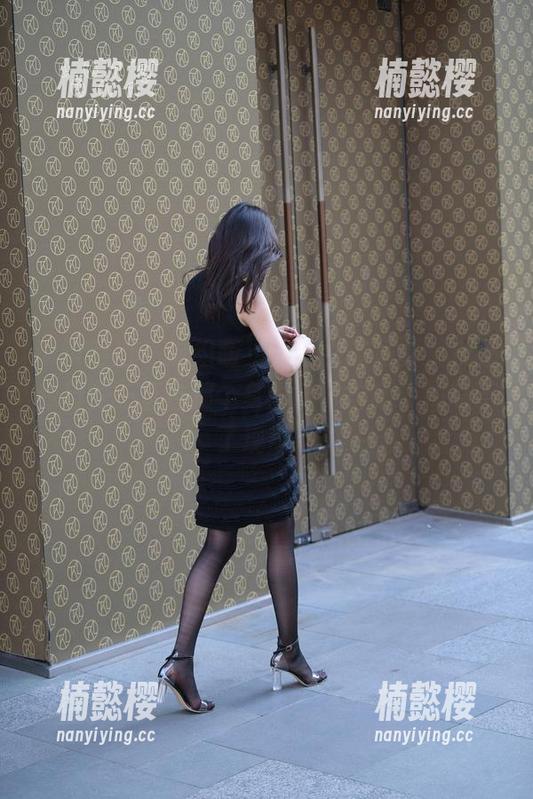 魔镜街拍-萌宝儿 魔镜街拍 - 这组萌宝儿的女友写真,反正我目光一直在那个身影上,哈哈,抽离不了现场。