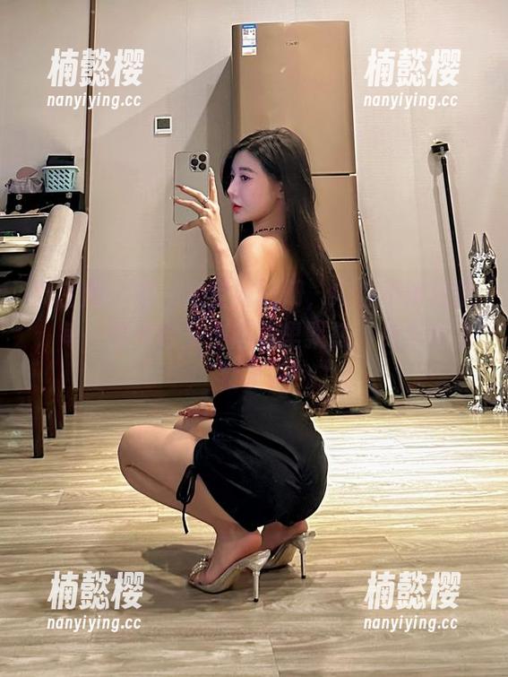 微密圈 - 黎允熙空姐图册，内容不输颜值，每一张都像是在脑海里飘忽，免费就太赞了吧